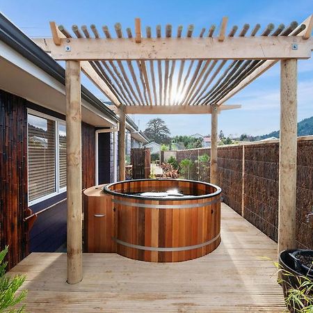 The Purple House - Ohakune Home With Spa Pool Exterior photo