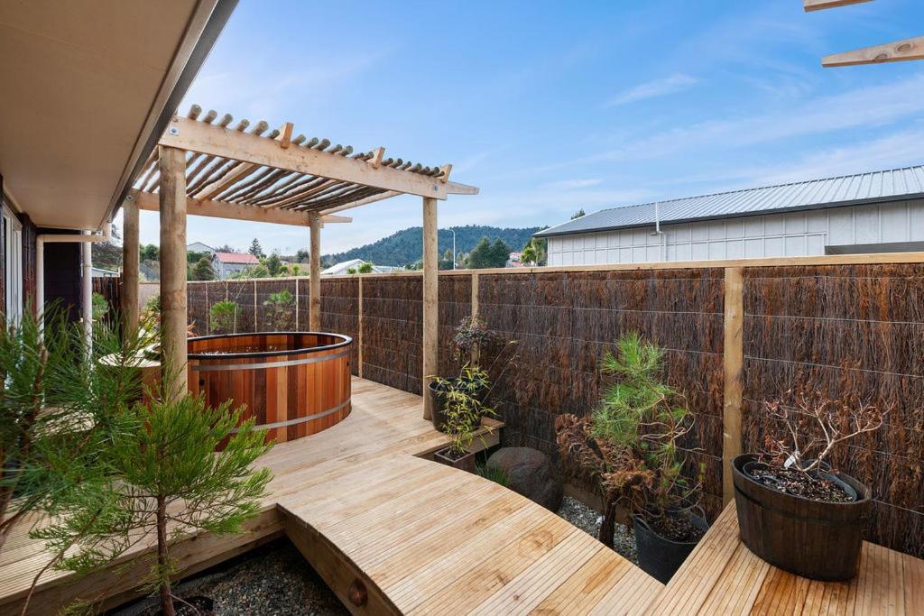 The Purple House - Ohakune Home With Spa Pool Exterior photo