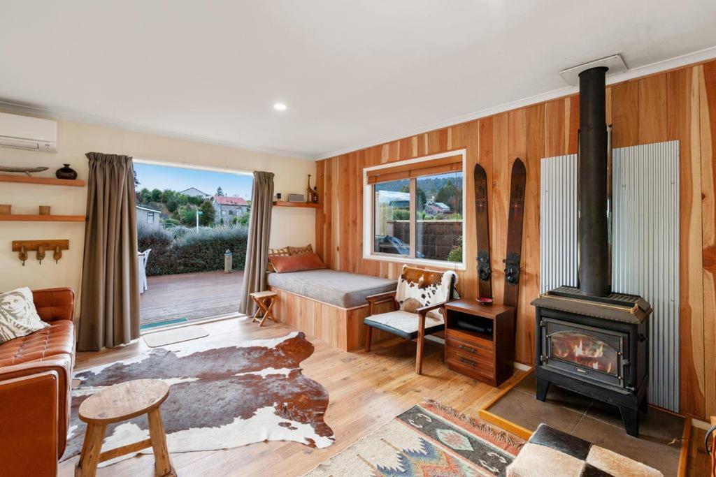 The Purple House - Ohakune Home With Spa Pool Exterior photo