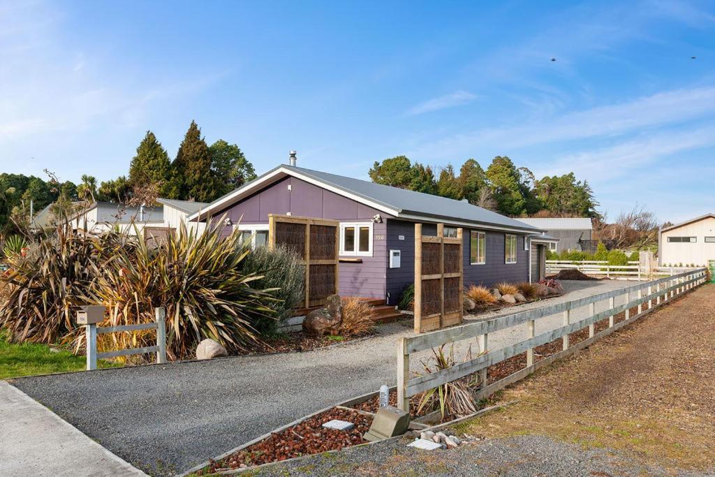 The Purple House - Ohakune Home With Spa Pool Exterior photo