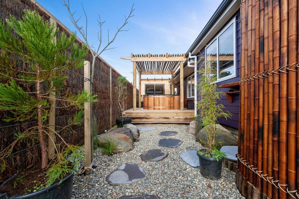 The Purple House - Ohakune Home With Spa Pool Exterior photo